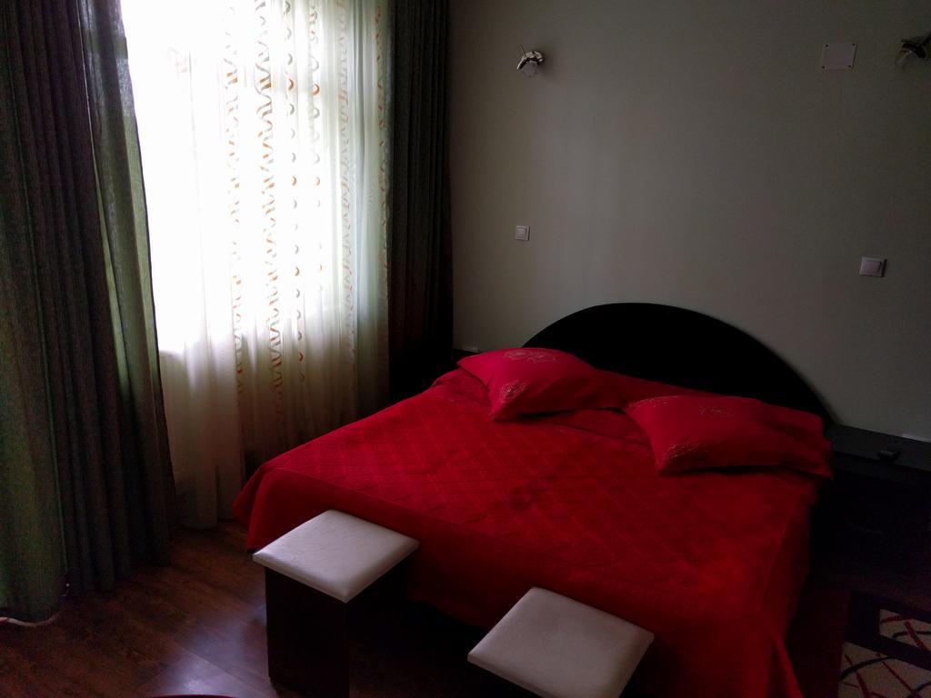Hotel Casa Cu Pauni Maracineni Zewnętrze zdjęcie